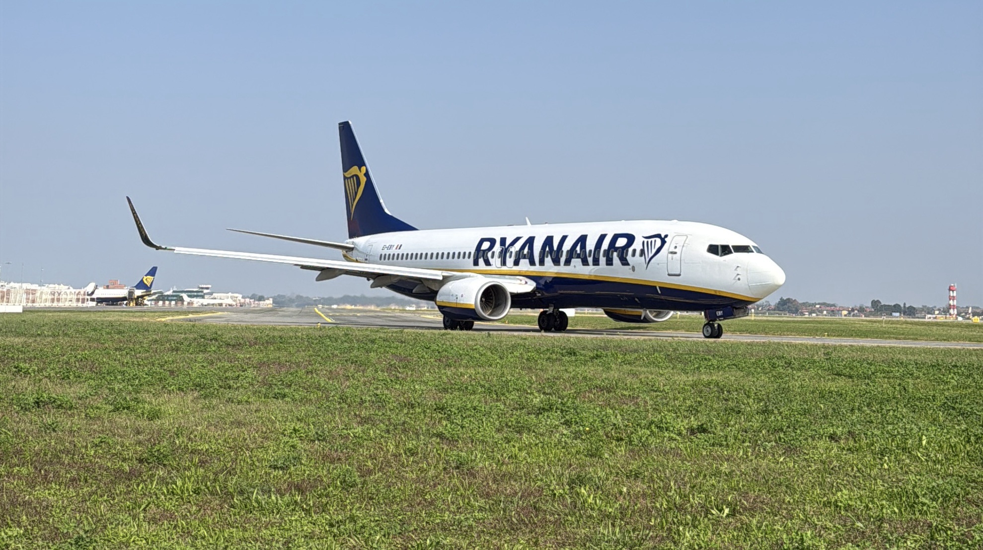 Ryanair amplia la base di Torino: arrivato il terzo aeromobile
