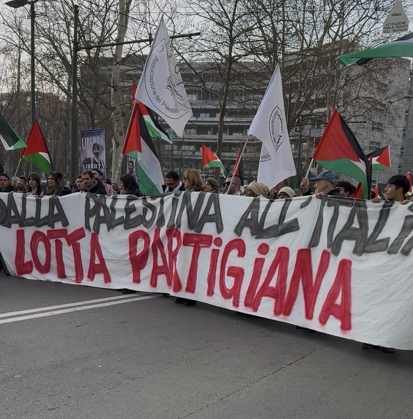 Milano, corteo contro le Olimpiadi: attenzione alla sicurezza dopo i fatti di Torino