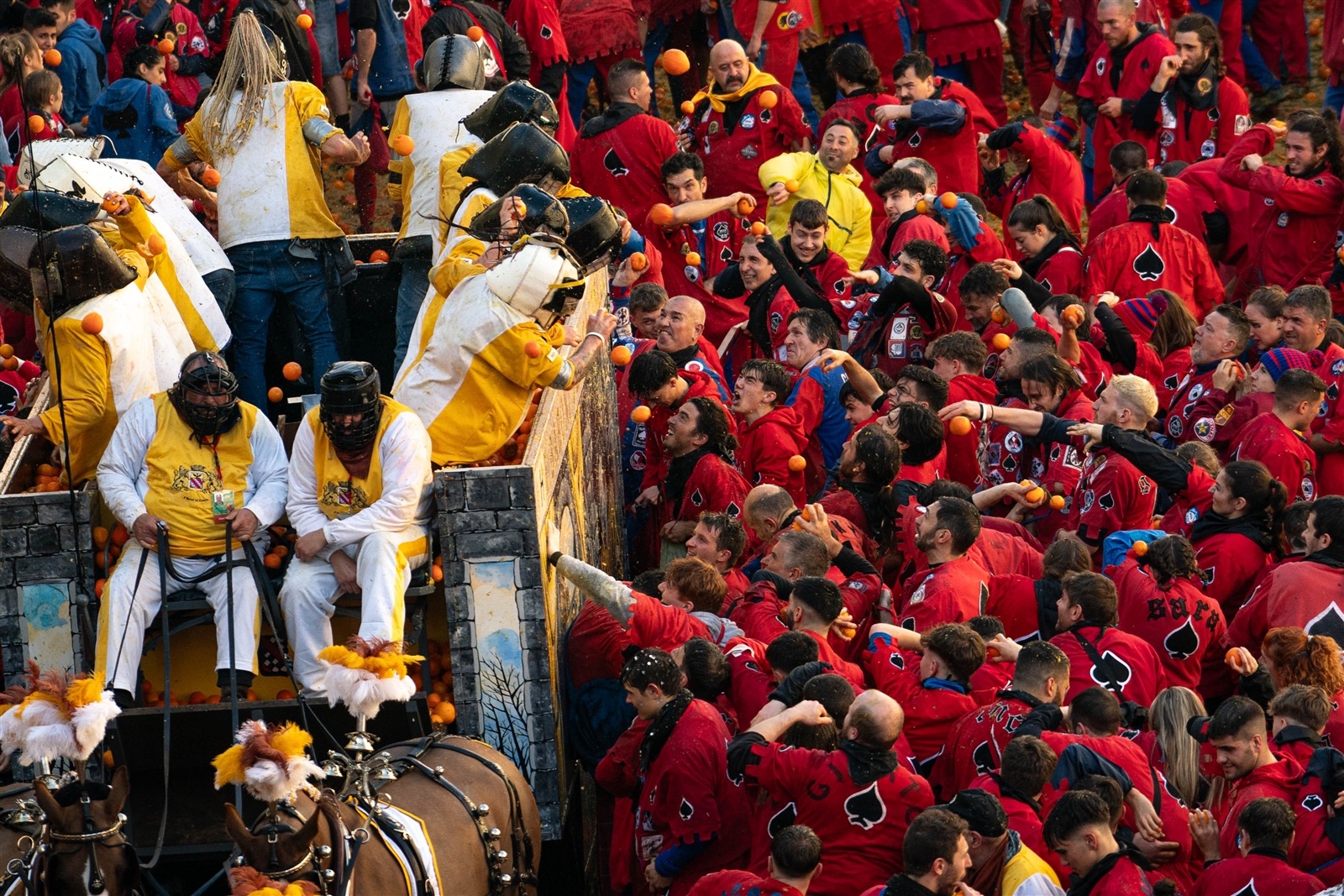 Carnevale di Ivrea 2026, la città torna a tingersi d’arancio