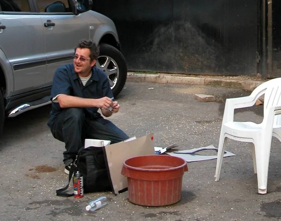 Banksy: La fine dell’anonimato? Il cerchio si stringe intorno a Robin Gunningham