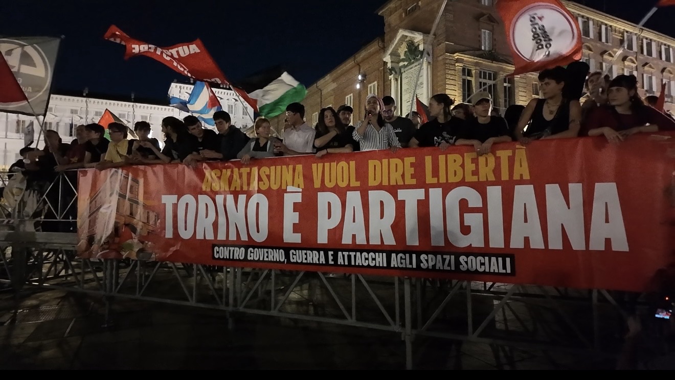 Torino, Primo Maggio di tensione: l’ombra di Askatasuna agita il corteo. La giornata in diretta streaming su Essereporter