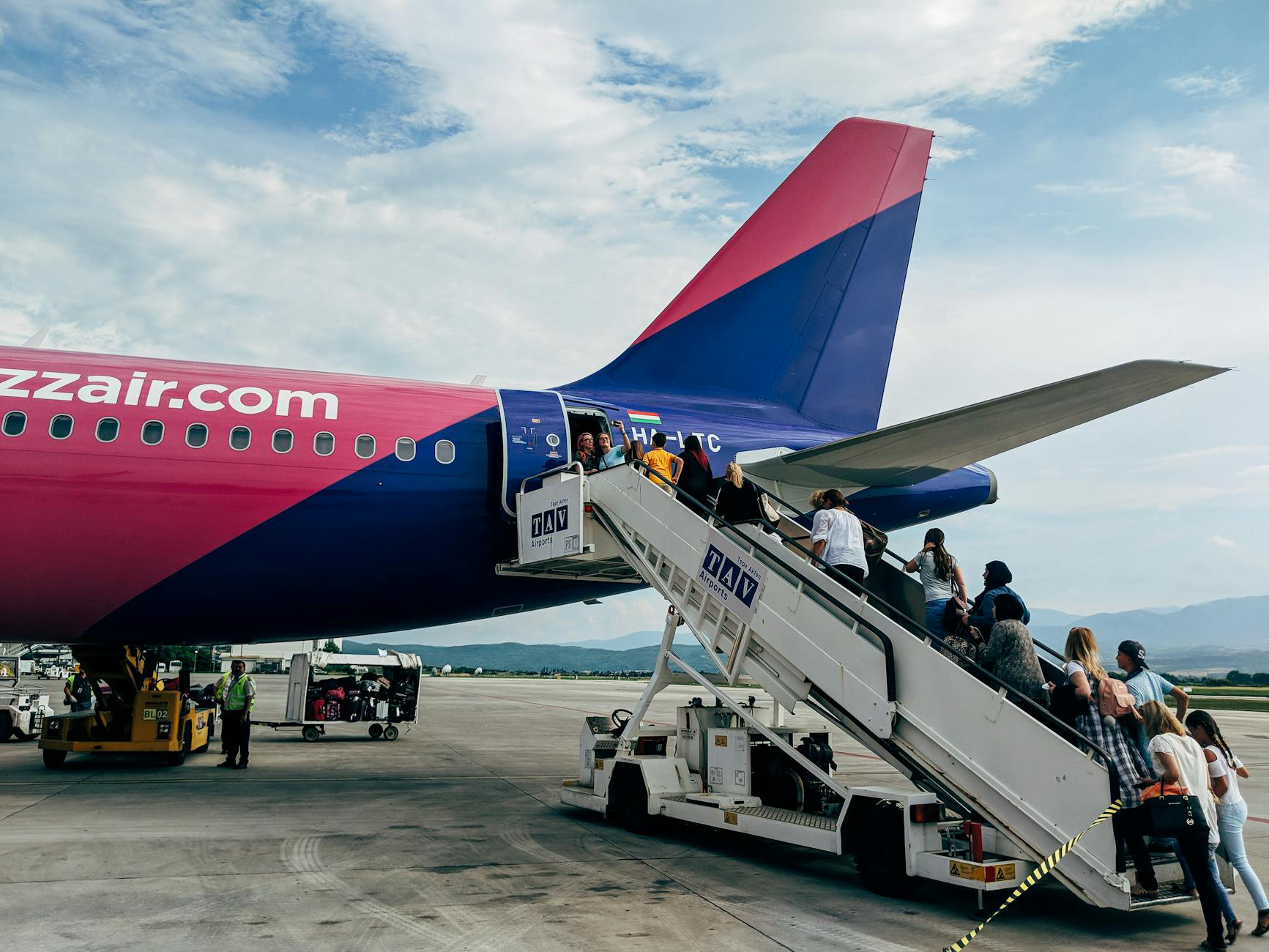 Caselle non dorme più: l’aeroporto di Torino diventa il nuovo “campo di guerra” delle low-cost (e inizia a far gola anche ai passeggeri da Milano)