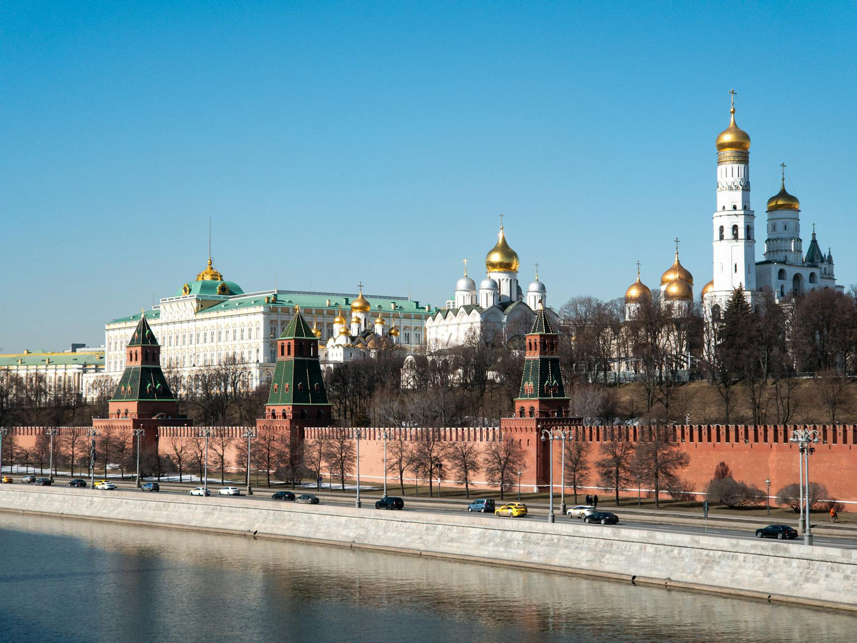 Russia 2026: un paese sfinito ed al collasso, Putin alle strette, porge la guancia a “MR. Zelensky”